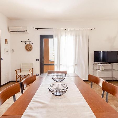 Apartamento Relax Family House al Mare Isola Rossa Exterior foto