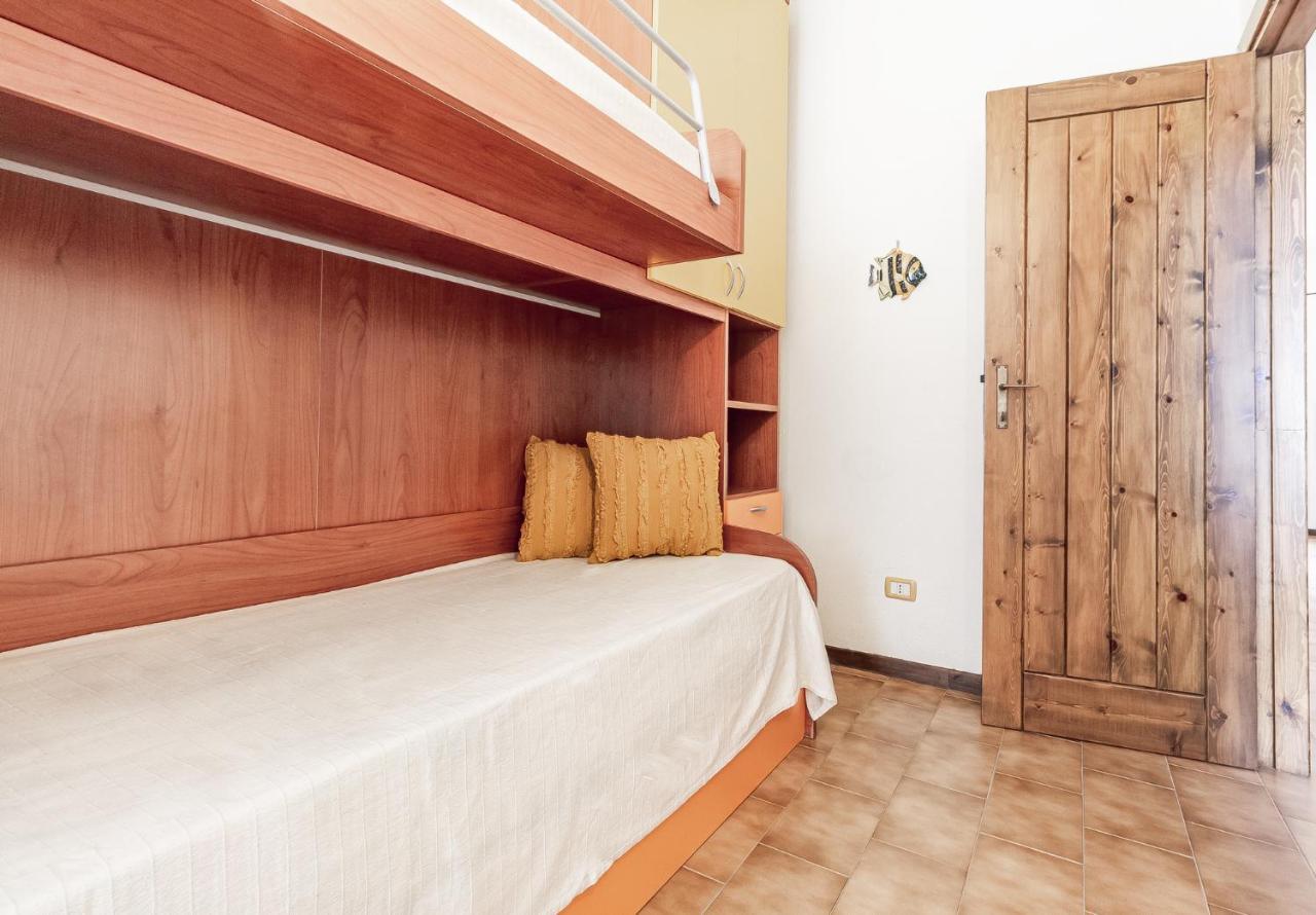 Apartamento Relax Family House al Mare Isola Rossa Exterior foto